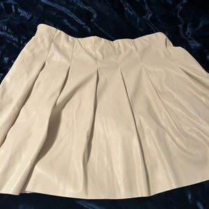 Size 2x crème faux leather skirt
